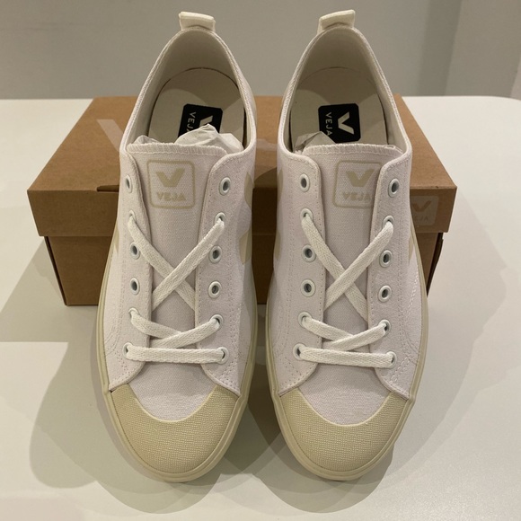 Veja Nova Canvas Sneaker White sz 9US/40EU NIB - Picture 6 of 8